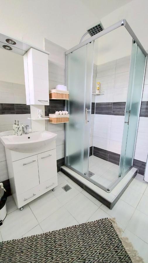 Inner City Two Bedroom Apartment Skopje Ngoại thất bức ảnh